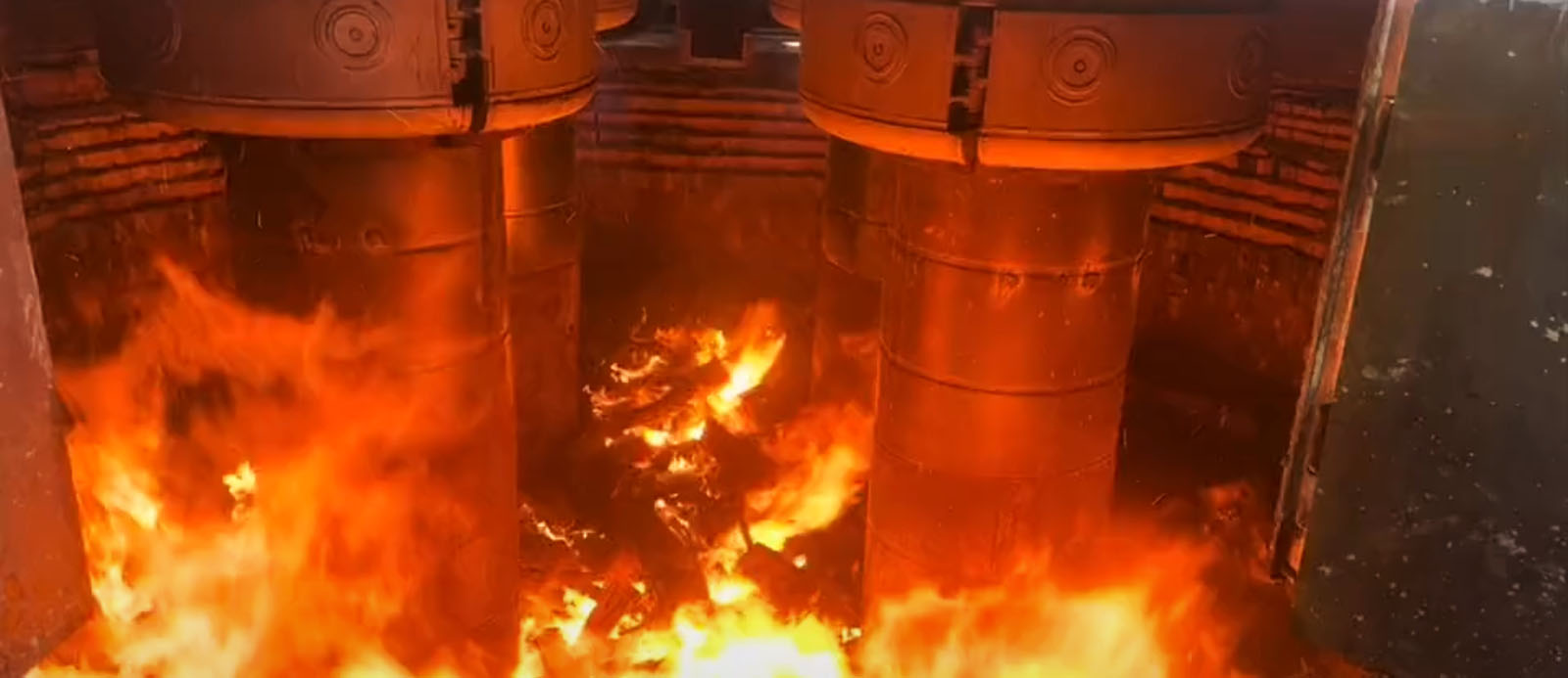 青海世纪奥凯2号矿热炉成功出铁