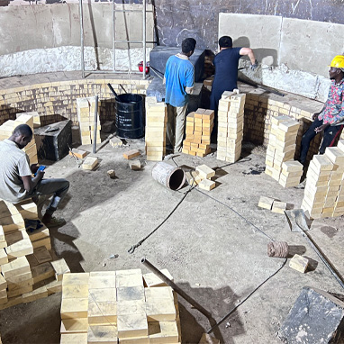 二氧化硅与炉用耐火材料：熔炉内衬材料的选择与应用